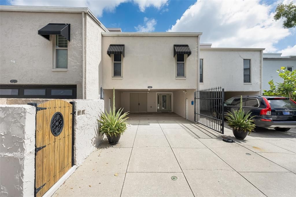 For Sale: $1,025,000 (2 beds, 2 baths, 2000 Square Feet)
