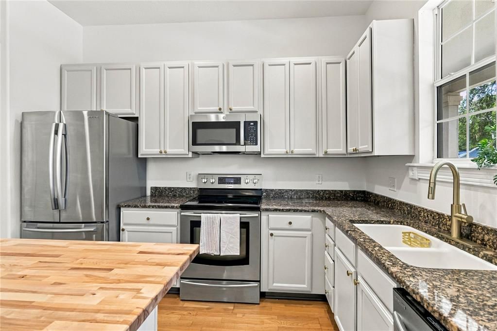 For Sale: $520,000 (3 beds, 2 baths, 1641 Square Feet)