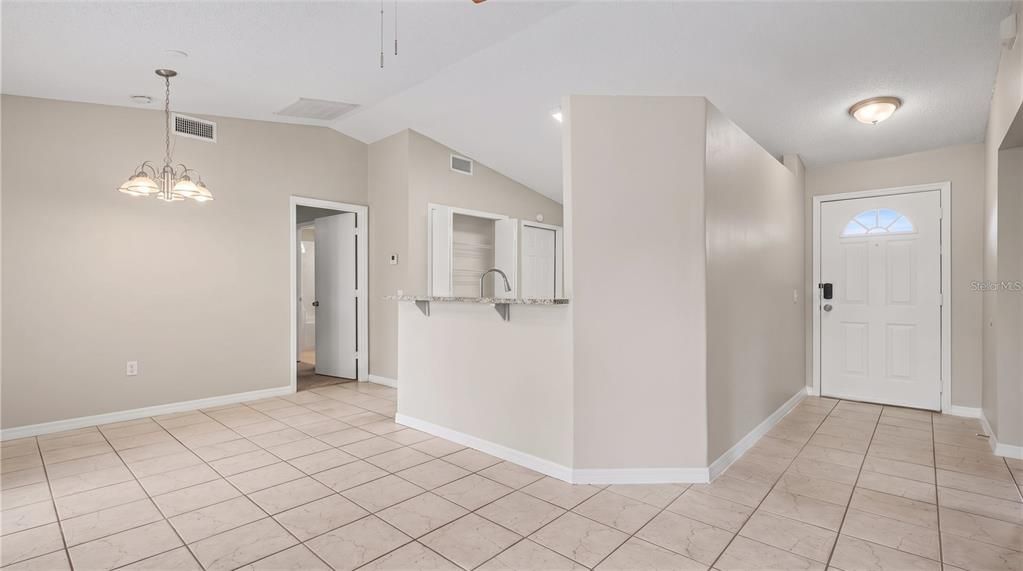 For Rent: $2,000 (3 beds, 2 baths, 1121 Square Feet)