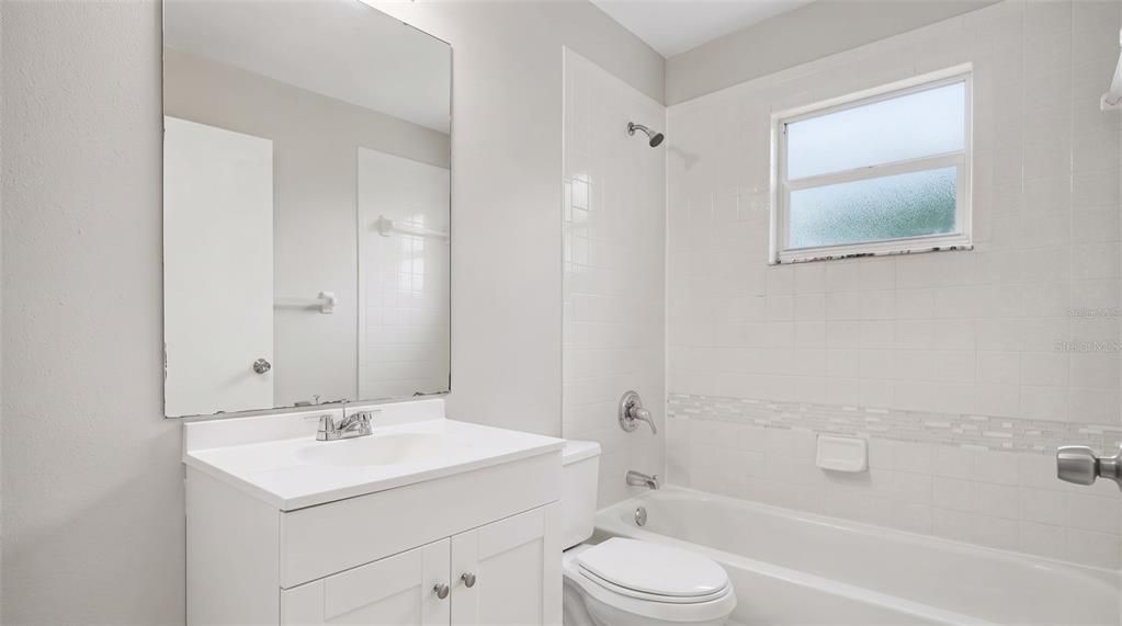 For Rent: $2,000 (3 beds, 2 baths, 1121 Square Feet)