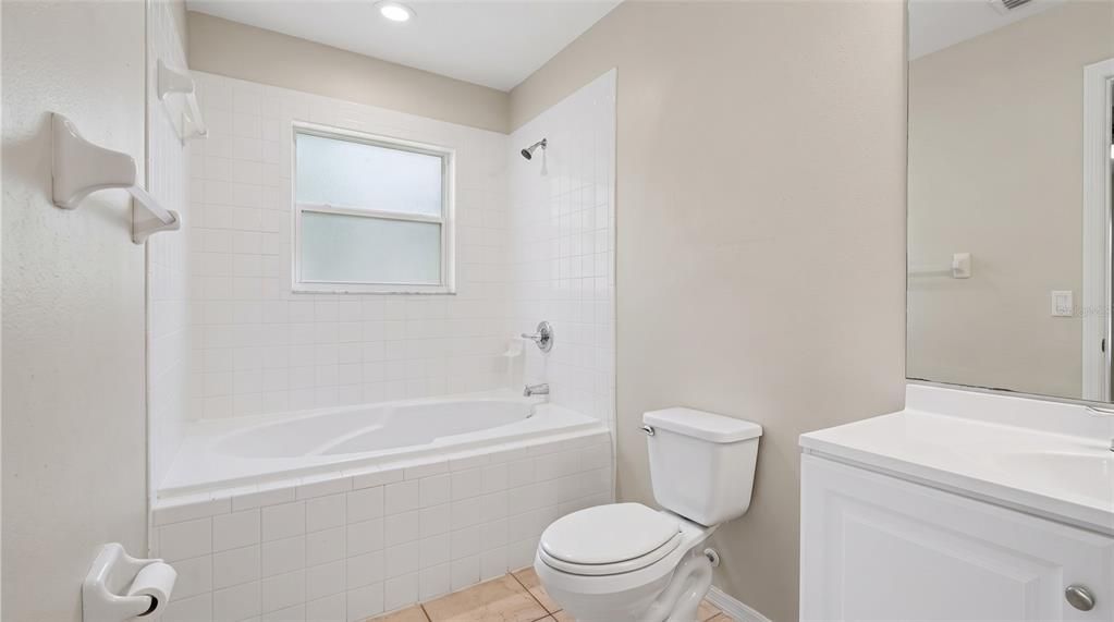 For Rent: $2,000 (3 beds, 2 baths, 1121 Square Feet)