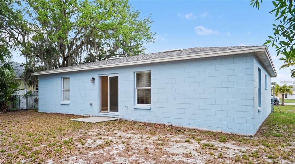 For Rent: $2,000 (3 beds, 2 baths, 1121 Square Feet)
