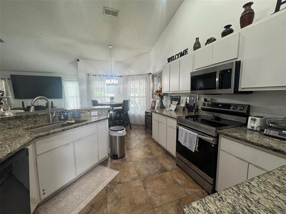 For Sale: $300,000 (3 beds, 2 baths, 1676 Square Feet)