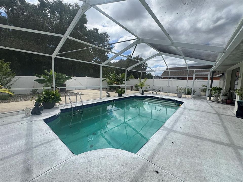 For Sale: $300,000 (3 beds, 2 baths, 1676 Square Feet)