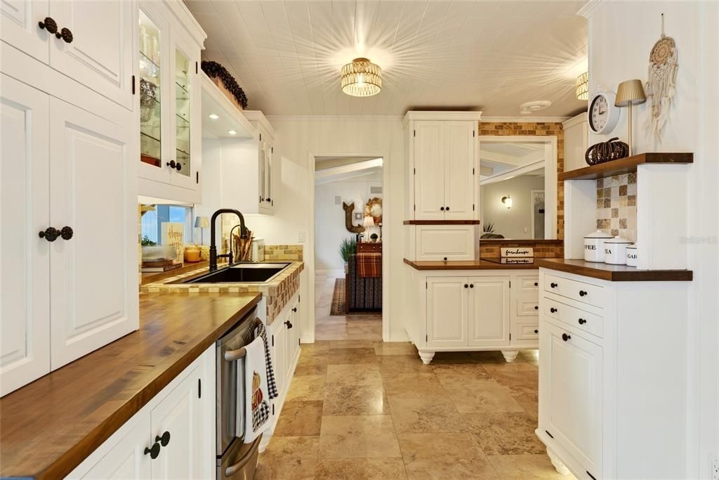 Active With Contract: $698,000 (3 beds, 2 baths, 2245 Square Feet)