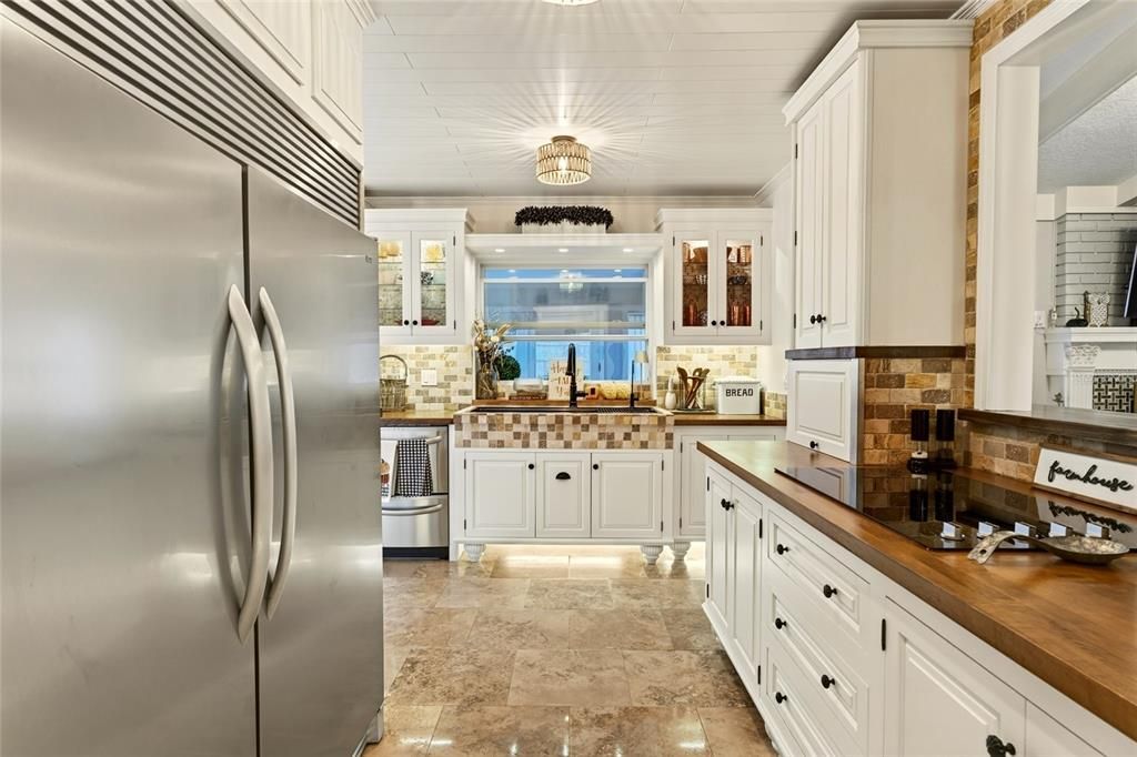 Active With Contract: $698,000 (3 beds, 2 baths, 2245 Square Feet)