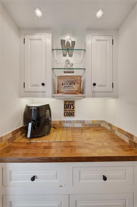 Active With Contract: $698,000 (3 beds, 2 baths, 2245 Square Feet)