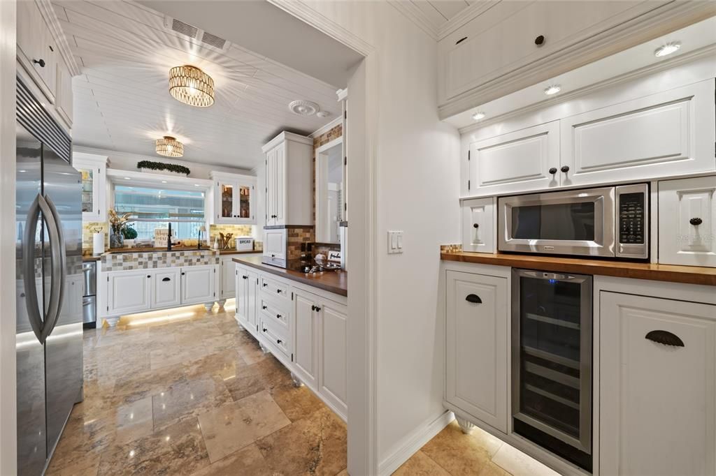 Active With Contract: $698,000 (3 beds, 2 baths, 2245 Square Feet)
