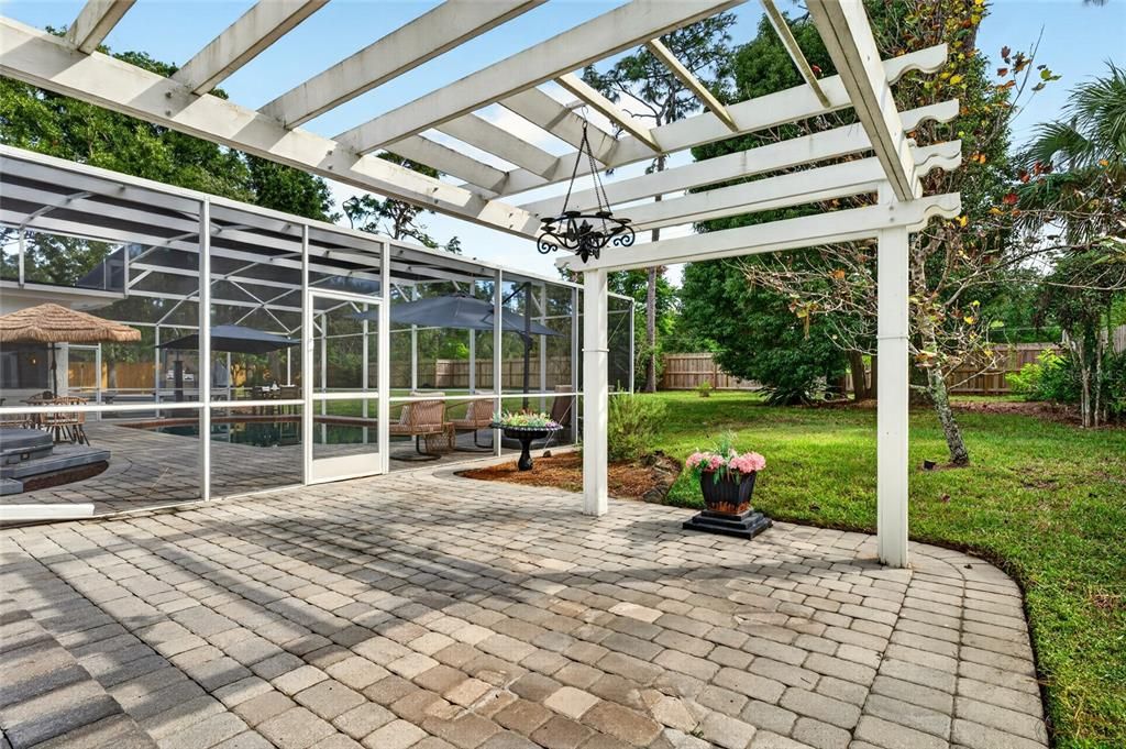 Active With Contract: $698,000 (3 beds, 2 baths, 2245 Square Feet)
