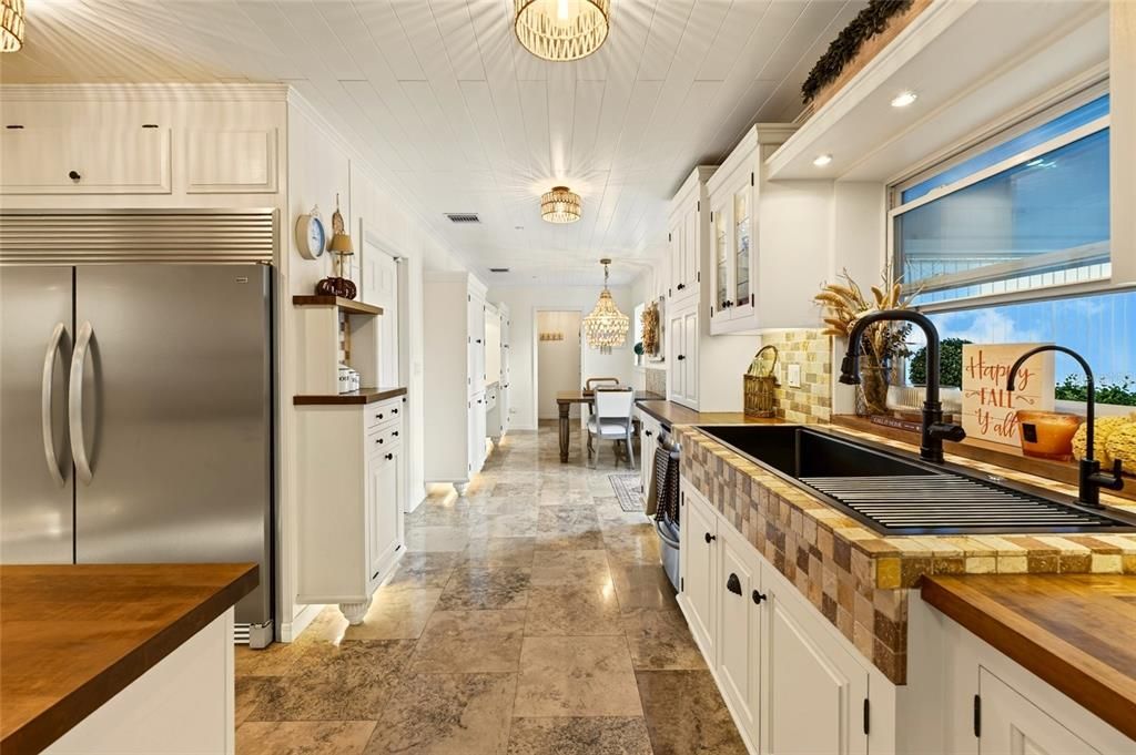 Active With Contract: $698,000 (3 beds, 2 baths, 2245 Square Feet)