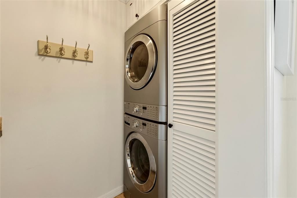 Active With Contract: $698,000 (3 beds, 2 baths, 2245 Square Feet)