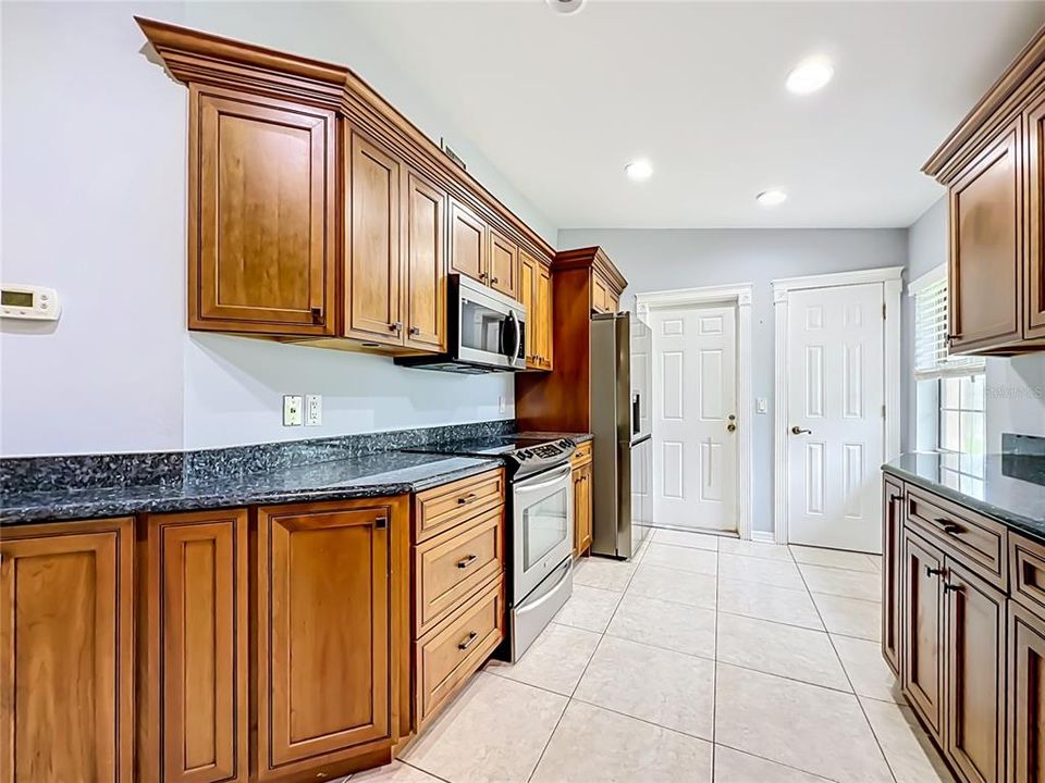 На продажу: $239,980 (3 спален, 2 ванн, 1221 Квадратных фут)