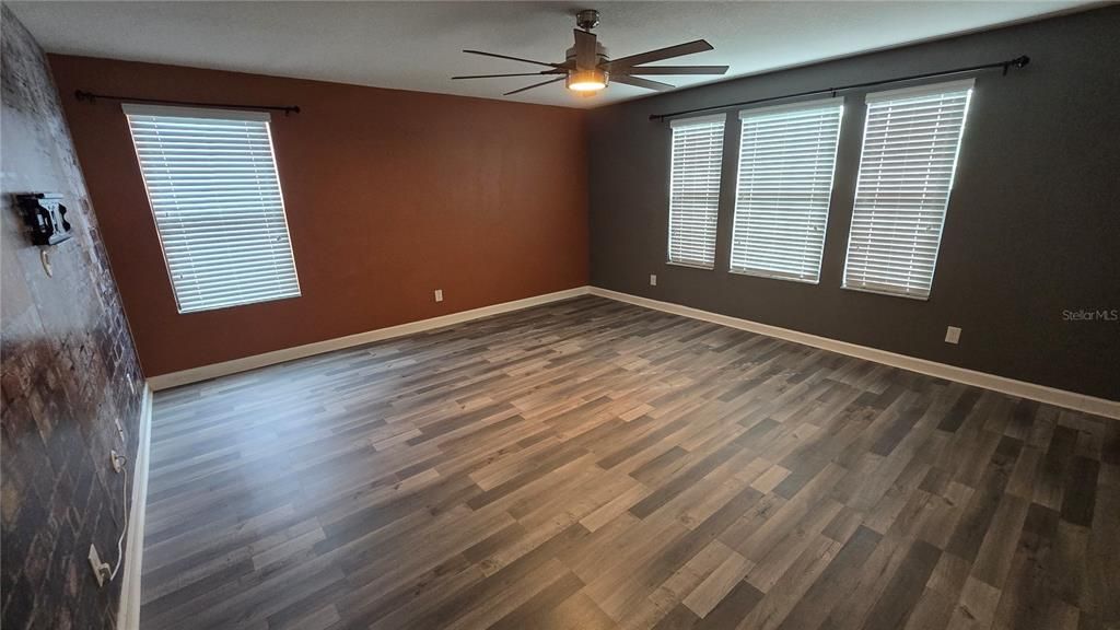For Sale: $405,000 (4 beds, 3 baths, 2555 Square Feet)