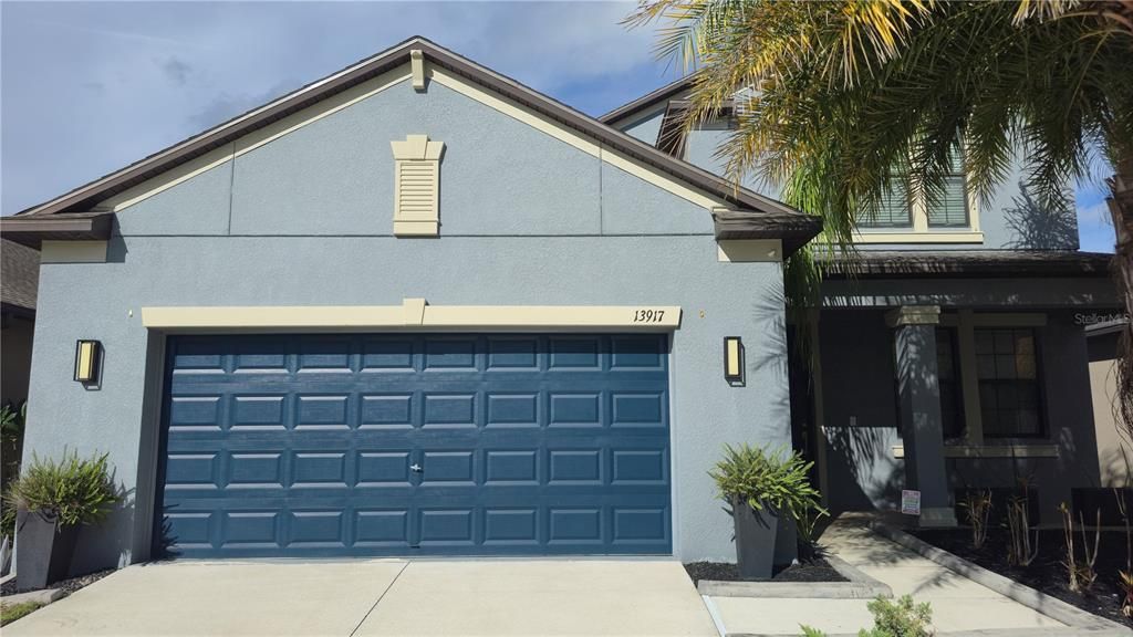 For Sale: $405,000 (4 beds, 3 baths, 2555 Square Feet)