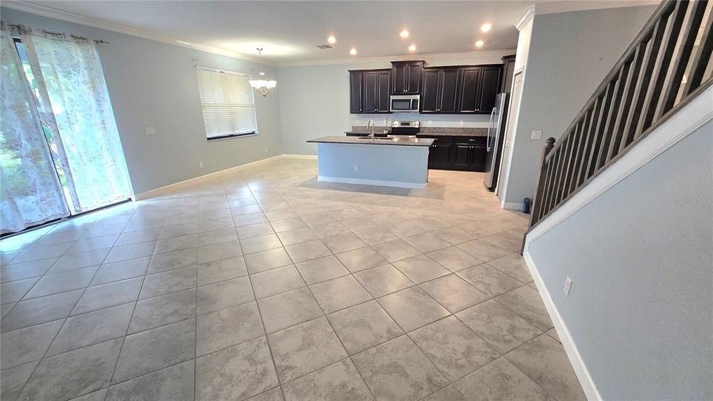 For Sale: $405,000 (4 beds, 3 baths, 2555 Square Feet)