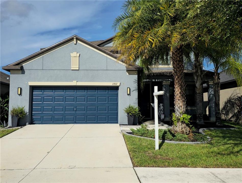 For Sale: $405,000 (4 beds, 3 baths, 2555 Square Feet)