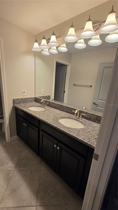 For Sale: $405,000 (4 beds, 3 baths, 2555 Square Feet)