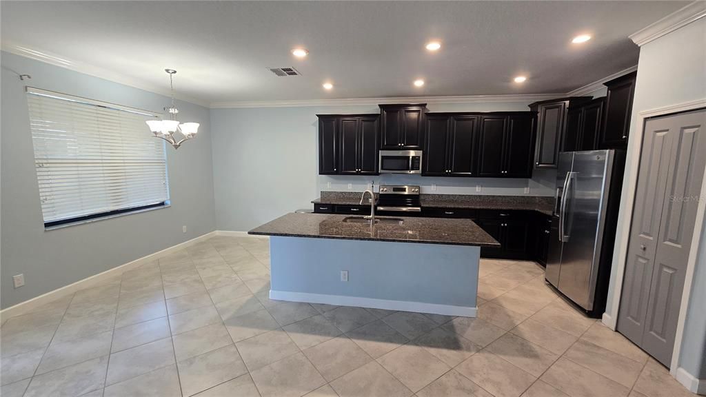 For Sale: $405,000 (4 beds, 3 baths, 2555 Square Feet)