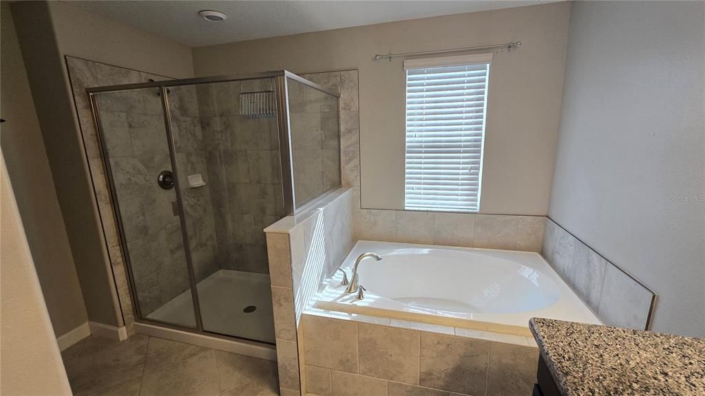 For Sale: $405,000 (4 beds, 3 baths, 2555 Square Feet)