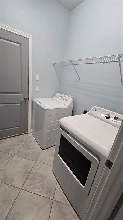 For Sale: $405,000 (4 beds, 3 baths, 2555 Square Feet)