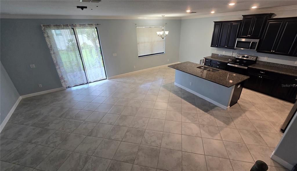 For Sale: $405,000 (4 beds, 3 baths, 2555 Square Feet)