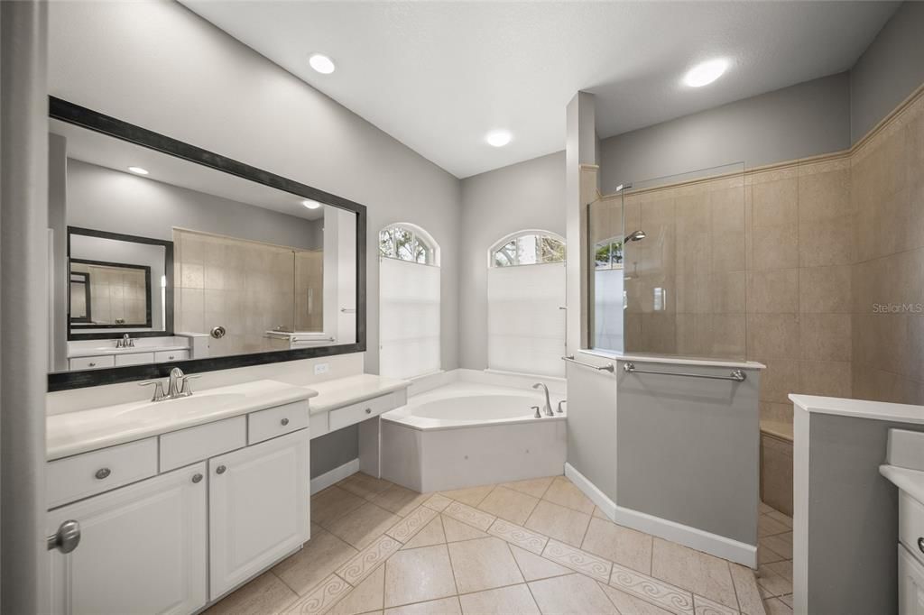 En Venta: $1,099,000 (4 camas, 3 baños, 3443 Pies cuadrados)