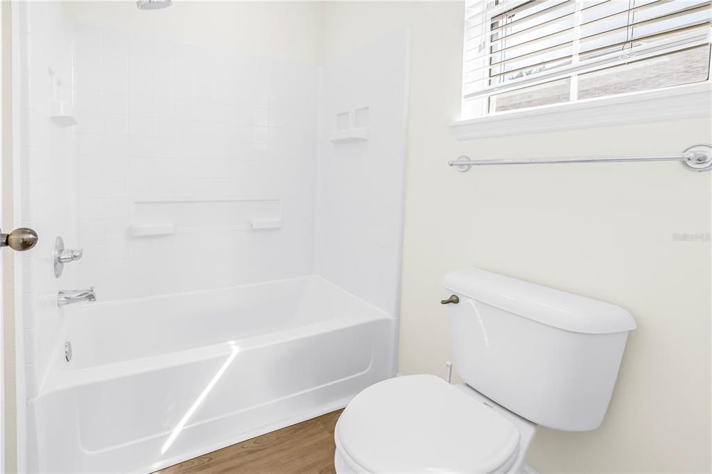 For Sale: $215,000 (2 beds, 2 baths, 1018 Square Feet)