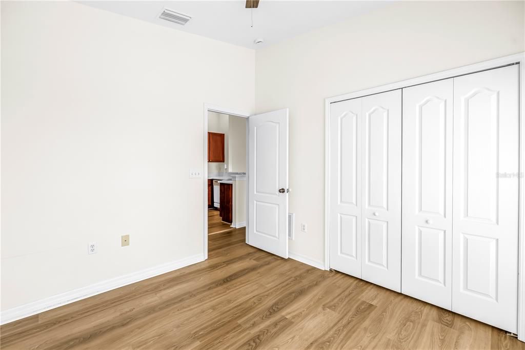 For Sale: $215,000 (2 beds, 2 baths, 1018 Square Feet)