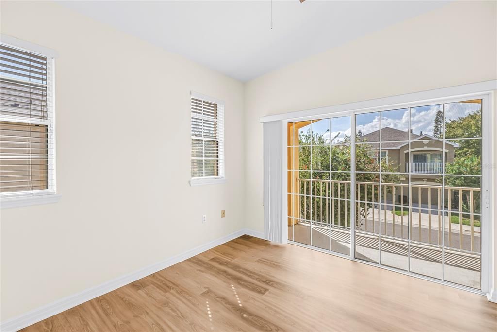 For Sale: $215,000 (2 beds, 2 baths, 1018 Square Feet)