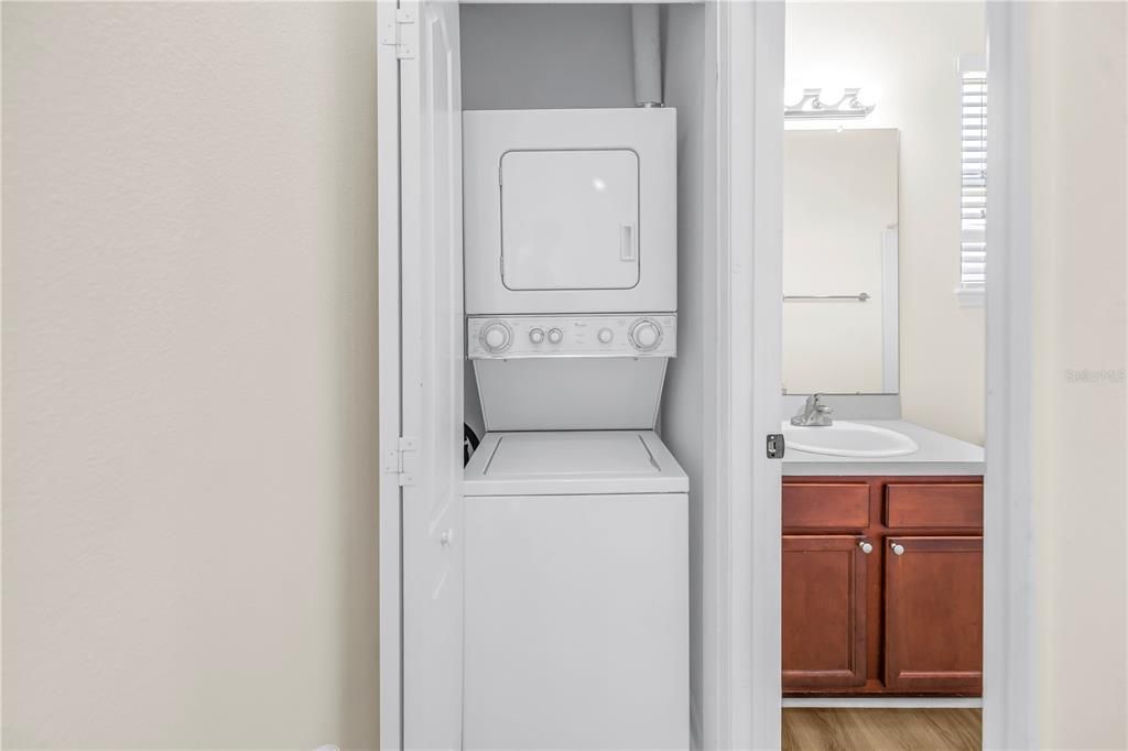 For Sale: $215,000 (2 beds, 2 baths, 1018 Square Feet)