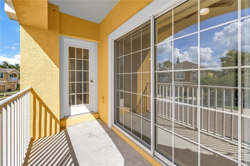 For Sale: $215,000 (2 beds, 2 baths, 1018 Square Feet)