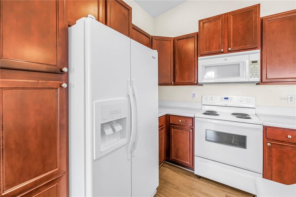 For Sale: $215,000 (2 beds, 2 baths, 1018 Square Feet)
