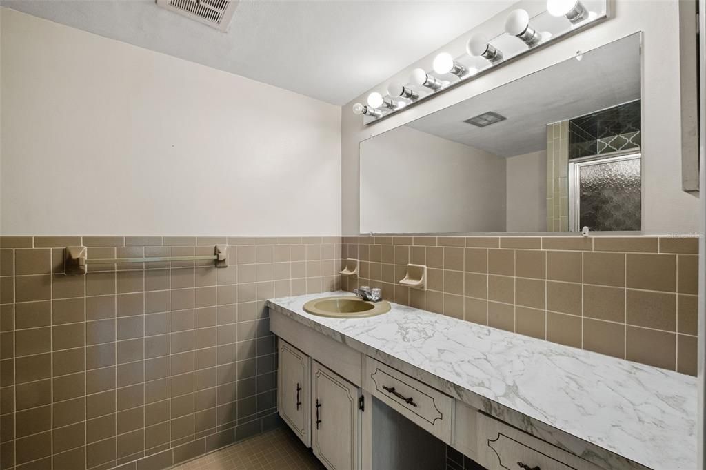En Venta: $250,000 (2 camas, 2 baños, 1512 Pies cuadrados)