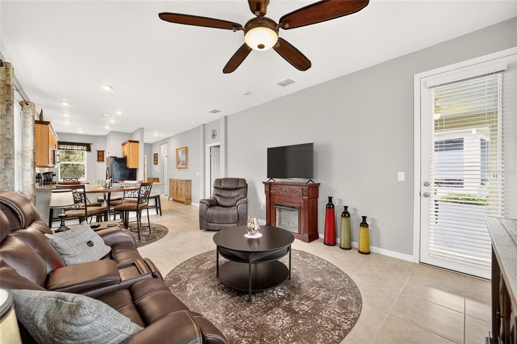 For Sale: $234,900 (2 beds, 2 baths, 1226 Square Feet)