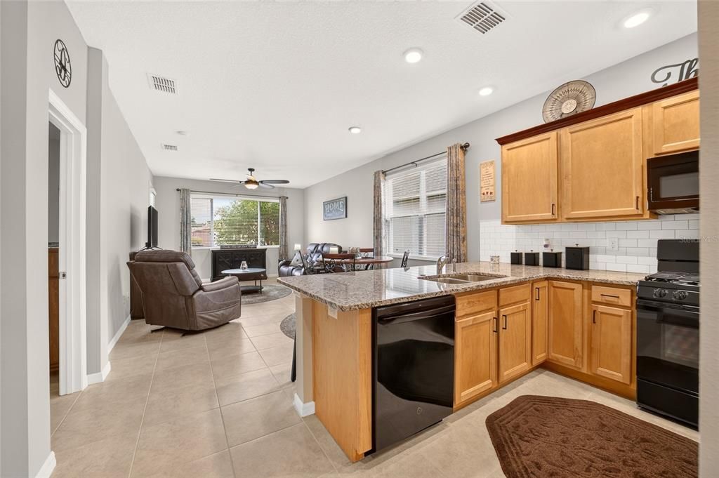 For Sale: $234,900 (2 beds, 2 baths, 1226 Square Feet)