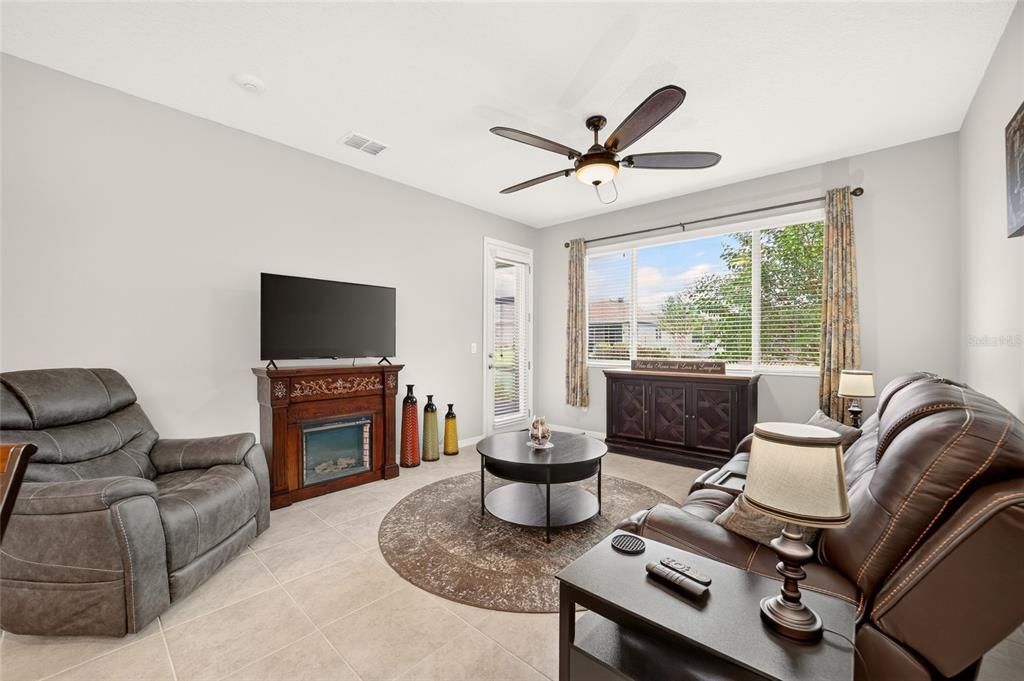 For Sale: $234,900 (2 beds, 2 baths, 1226 Square Feet)