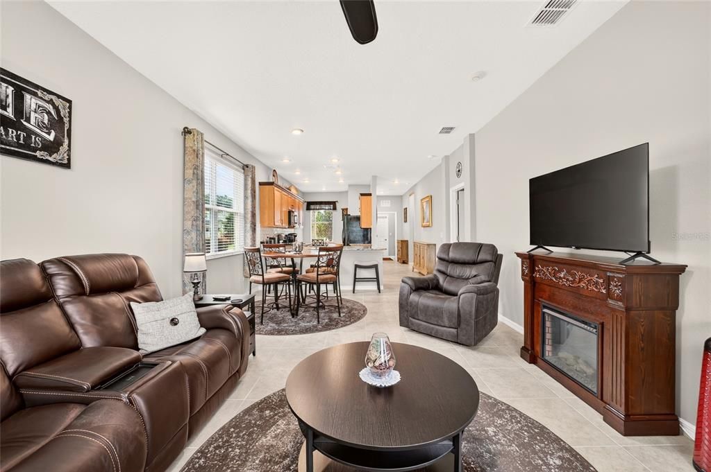 For Sale: $234,900 (2 beds, 2 baths, 1226 Square Feet)