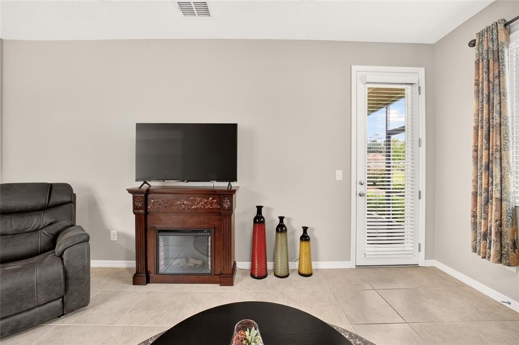 For Sale: $234,900 (2 beds, 2 baths, 1226 Square Feet)
