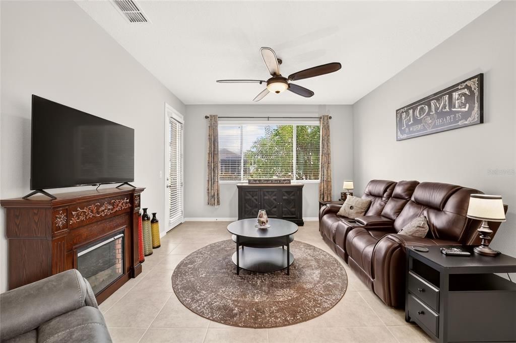 For Sale: $234,900 (2 beds, 2 baths, 1226 Square Feet)