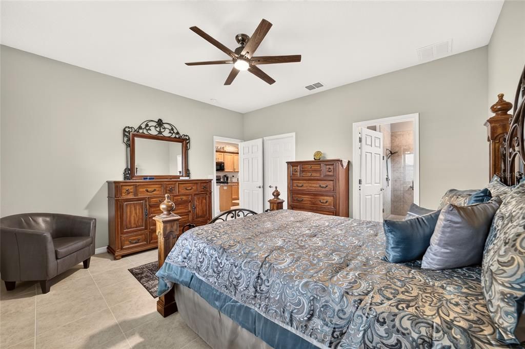 For Sale: $234,900 (2 beds, 2 baths, 1226 Square Feet)