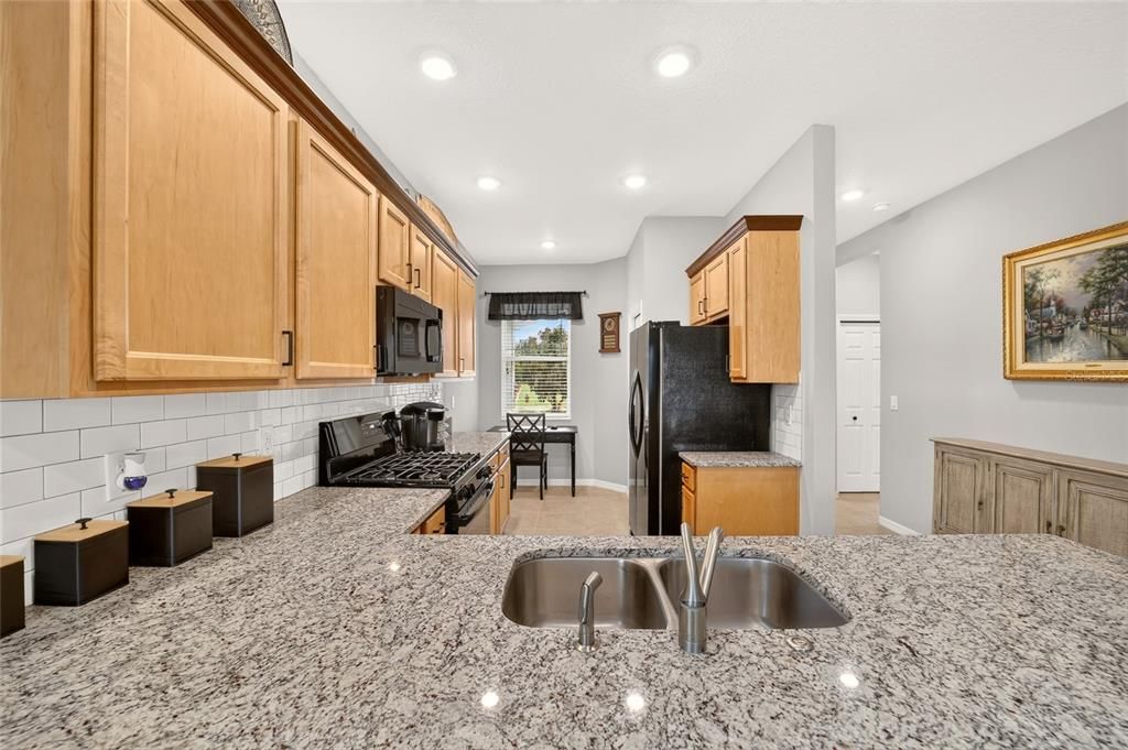 For Sale: $234,900 (2 beds, 2 baths, 1226 Square Feet)