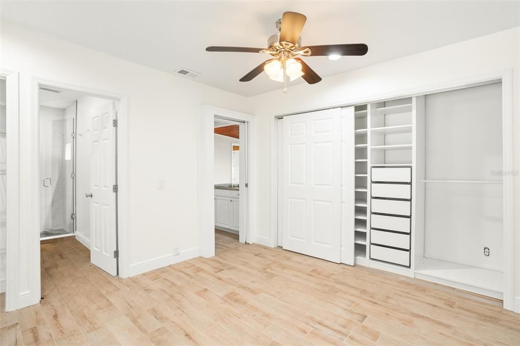 For Rent: $4,995 (3 beds, 2 baths, 1353 Square Feet)