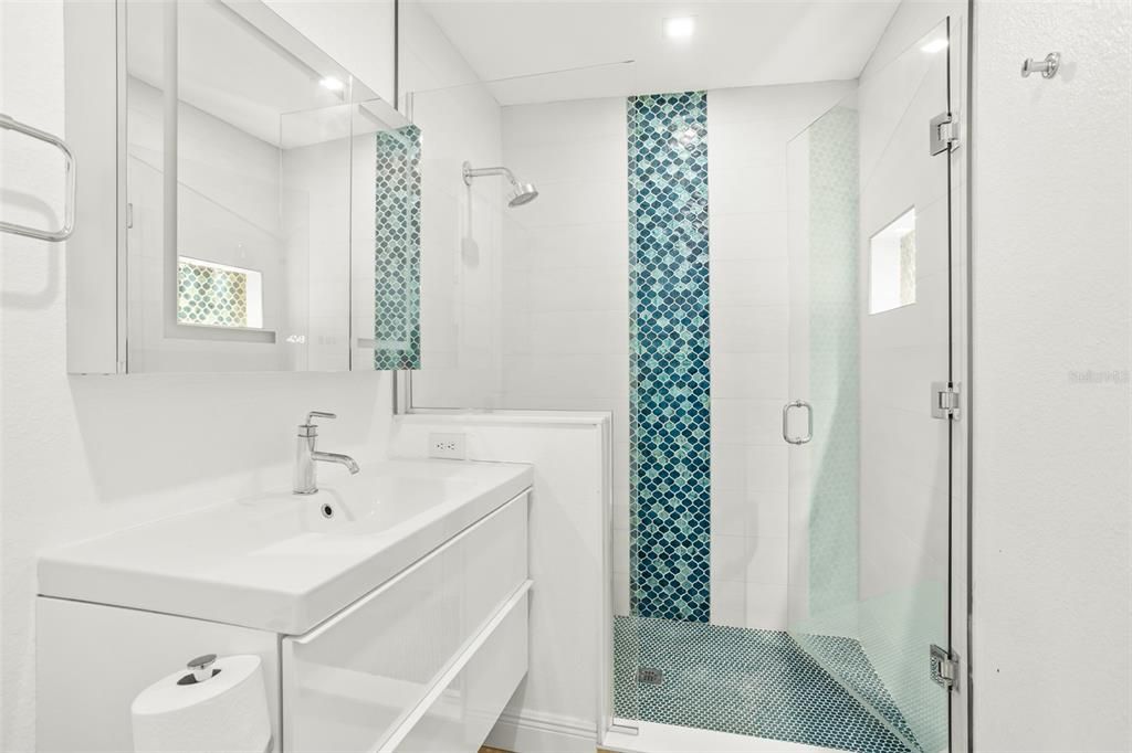 For Rent: $4,995 (3 beds, 2 baths, 1353 Square Feet)