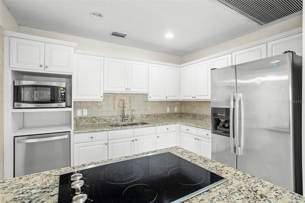 For Rent: $4,995 (3 beds, 2 baths, 1353 Square Feet)
