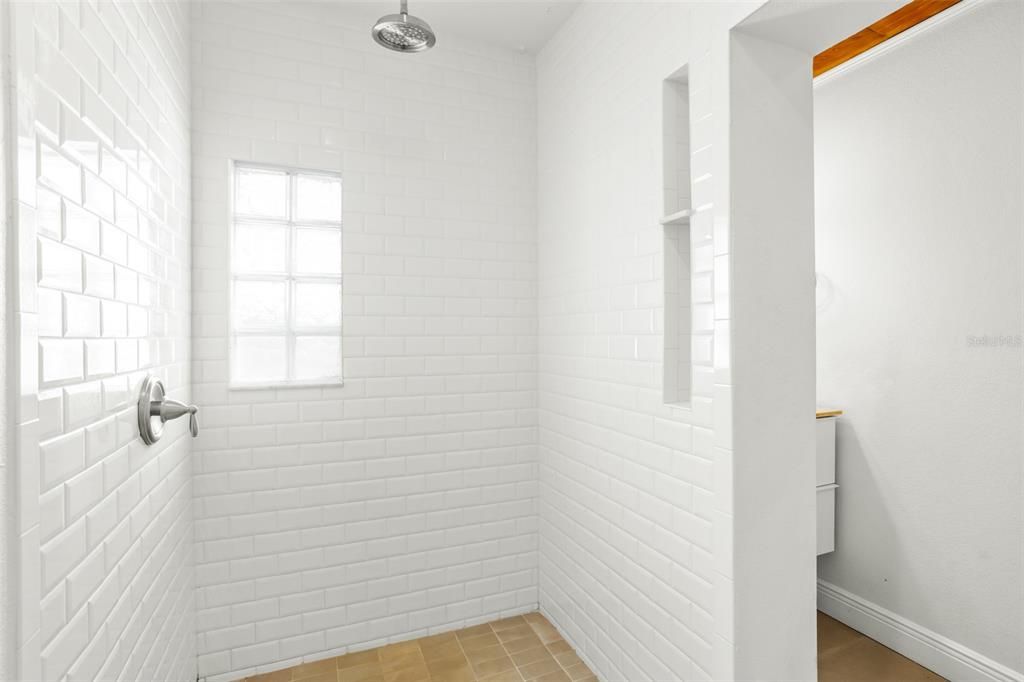 For Rent: $4,995 (3 beds, 2 baths, 1353 Square Feet)