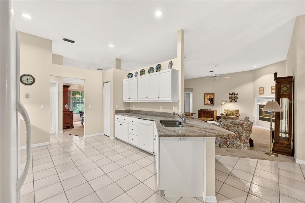 For Sale: $449,900 (3 beds, 2 baths, 2581 Square Feet)
