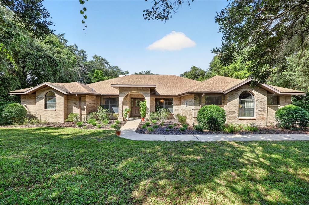 For Sale: $449,900 (3 beds, 2 baths, 2581 Square Feet)