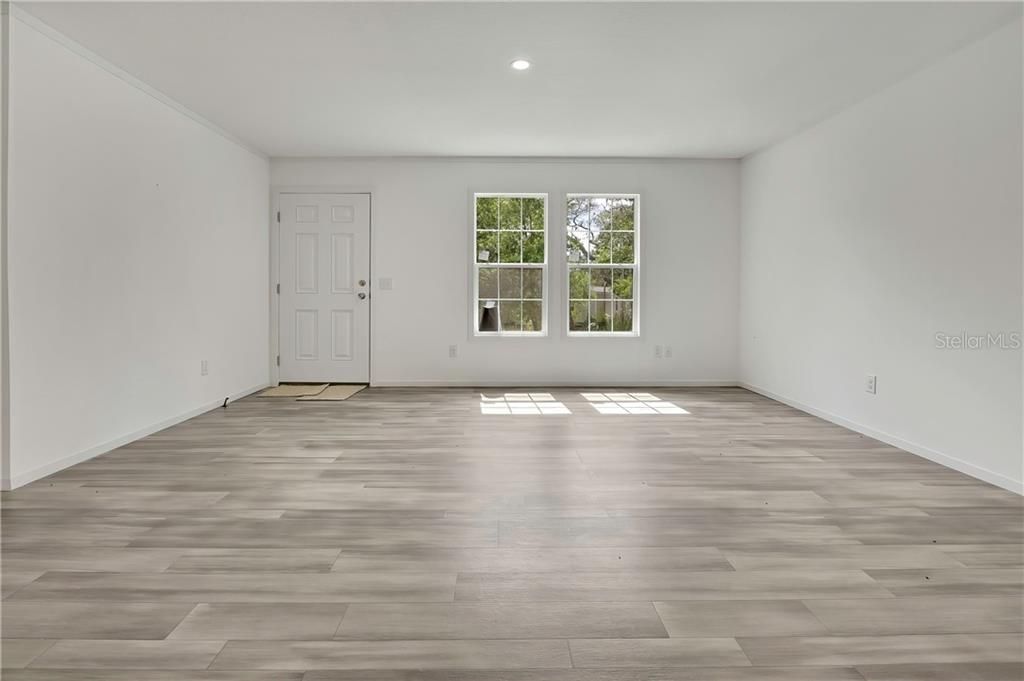 For Sale: $204,900 (3 beds, 2 baths, 1100 Square Feet)