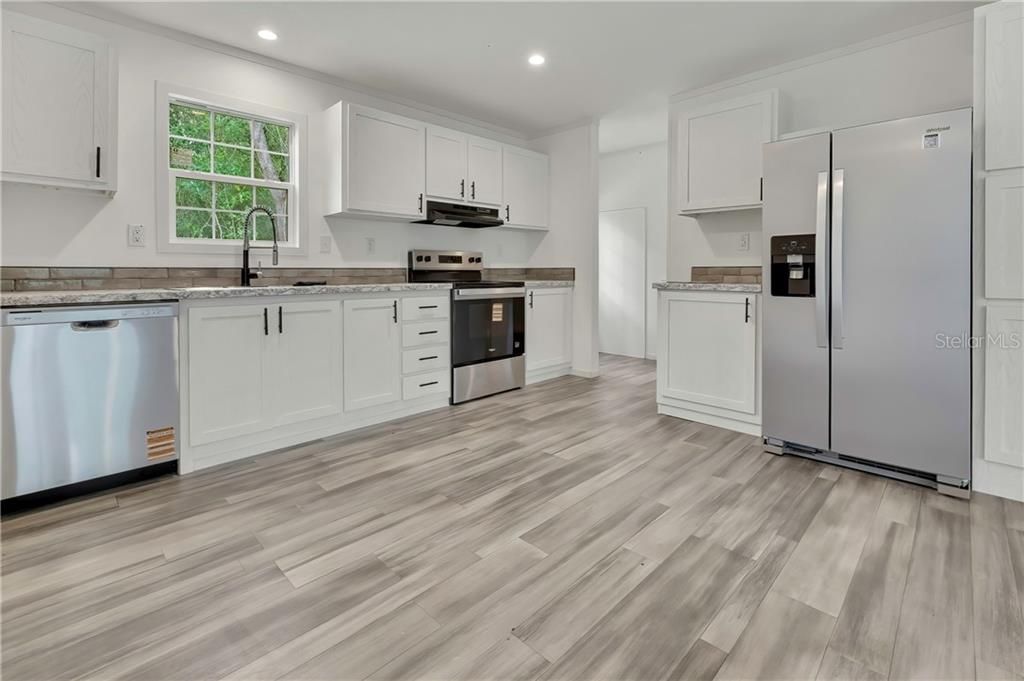 For Sale: $204,900 (3 beds, 2 baths, 1100 Square Feet)