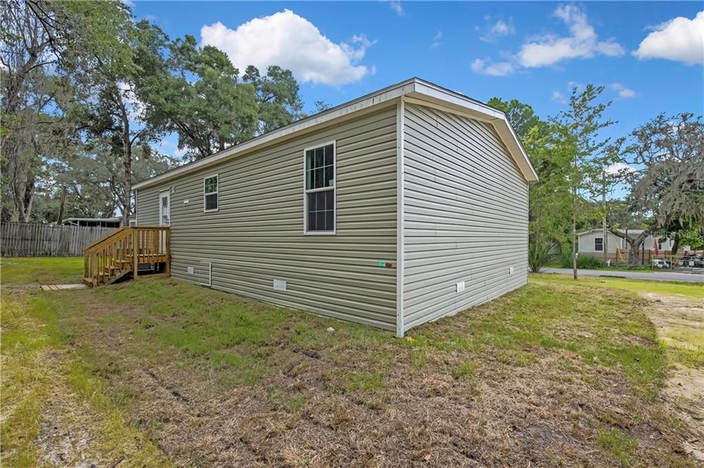 For Sale: $204,900 (3 beds, 2 baths, 1100 Square Feet)